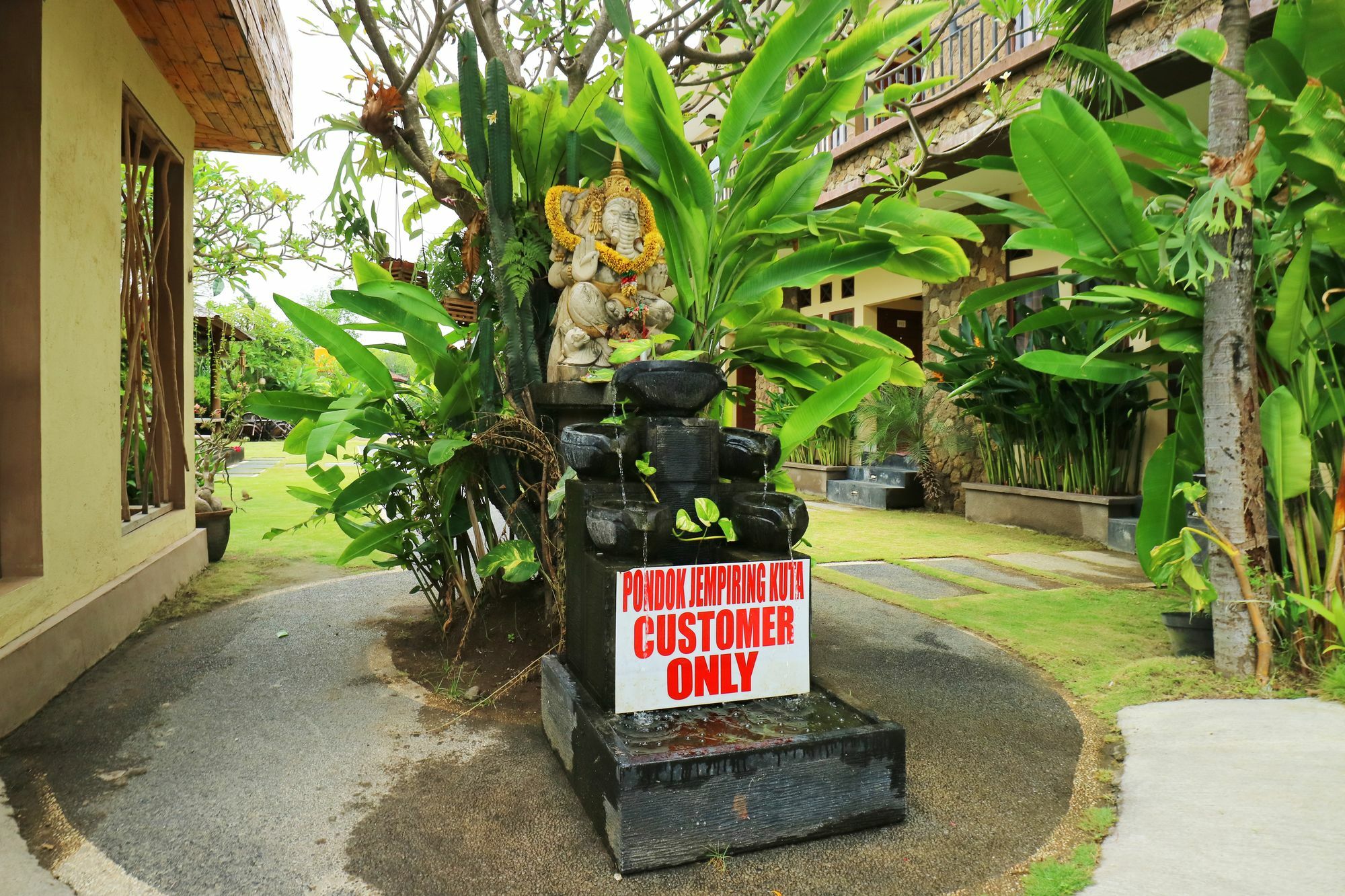 Pondok Jempiring Kuta  Bagian luar foto